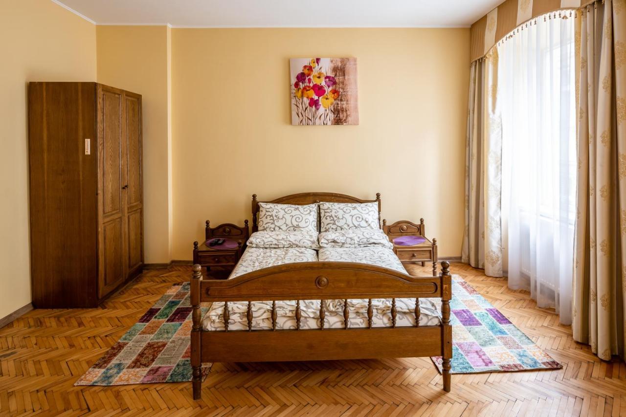 Apartment On Yana Zhizhky Lviv Exterior photo