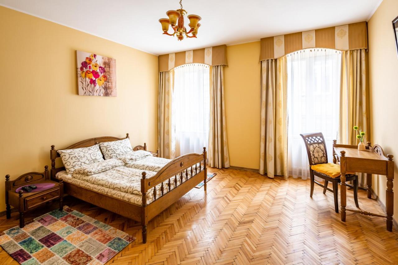 Apartment On Yana Zhizhky Lviv Exterior photo